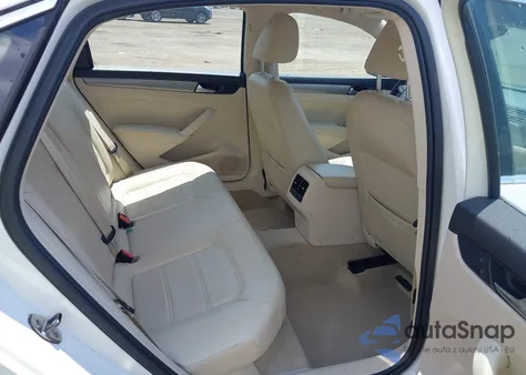 2014 Volkswagen Passat 2.5L Se z USA, uszkodzony, nr VIN 1VWBP7A34EC020471